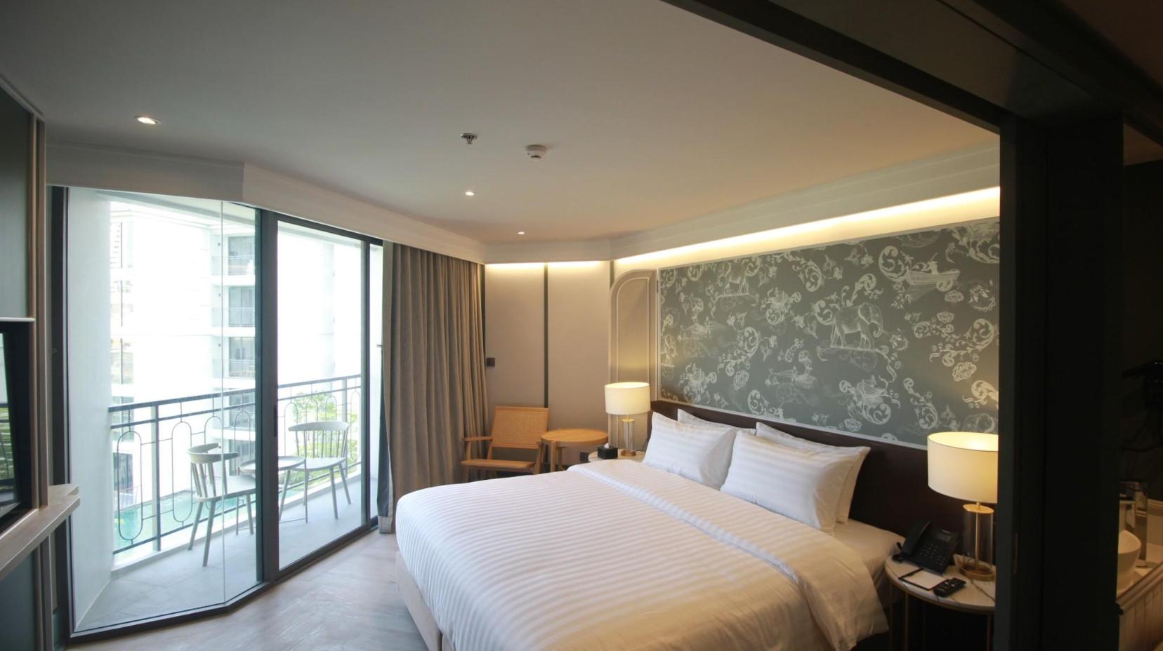 UHG四分之一湄南酒店外观图